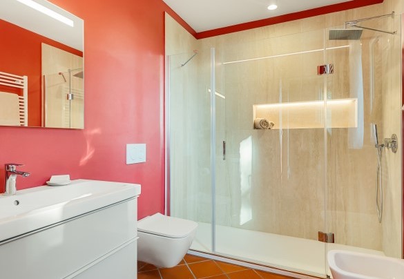 Bathroom with shower n.1 en suite to bedroom n.1 - Casale Ombrone