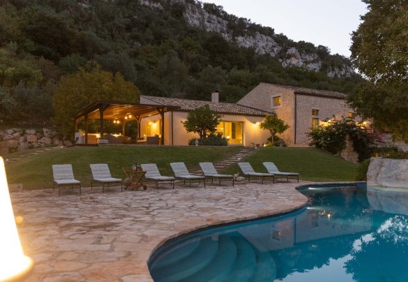 La zona piscina – Casale Palombieri