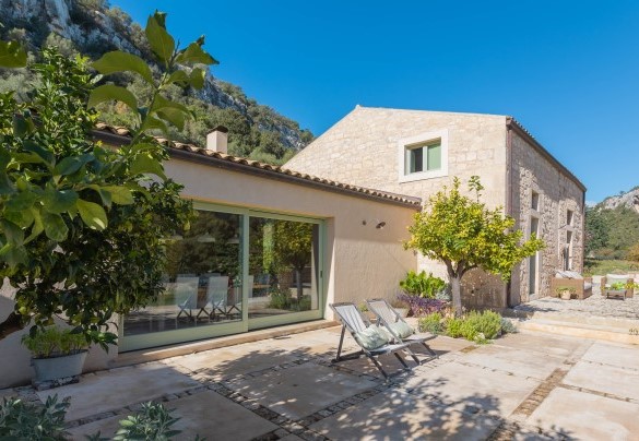 Il terrazzo con vista piscina – Casale Palombieri