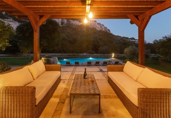 La zona relax all’esterno – Casale Palombieri