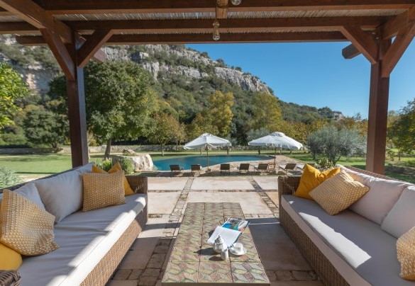 Zona relax all’esterno – Casale Palombieri
