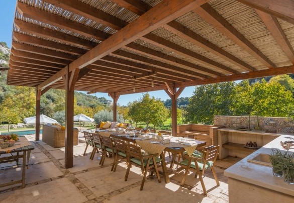 La zona pranzo esterna – Casale Palombieri