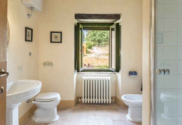 The bathroom with a shower on the first floor - Casale Piattini