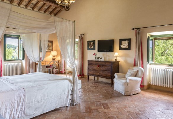 The canopy bed double room on the first floor - Casale Piattini