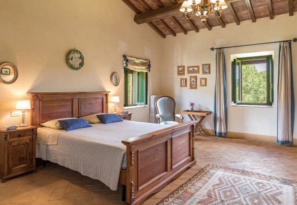 The large double room on the upper floor - Casale Piattini