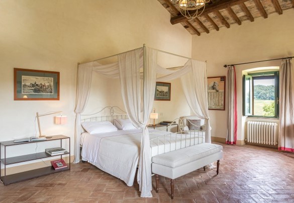 The canopy bed double room on the first floor - Casale Piattini