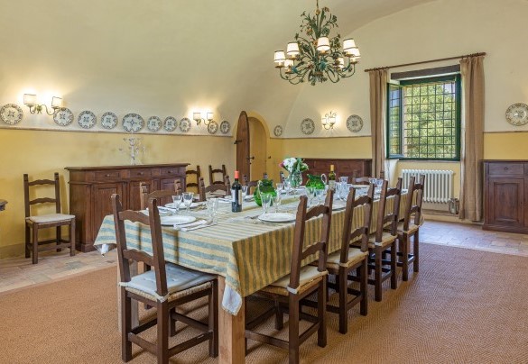 The spacious dining room on the ground floor - Casale Piattini