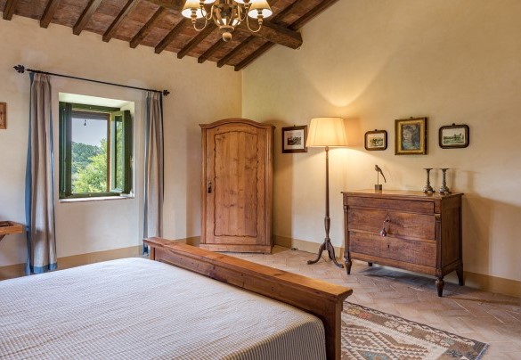 The large double room on the upper floor - Casale Piattini
