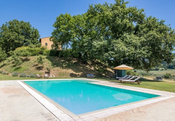 Access to the pool is through 3 steps - Casale Piattini