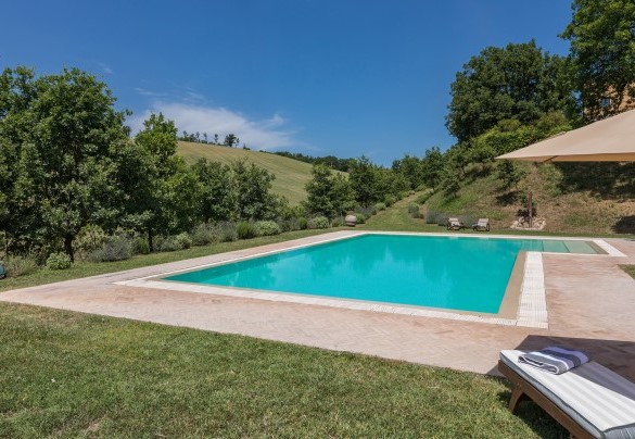 There is a solar shower for the pool - Casale Piattini