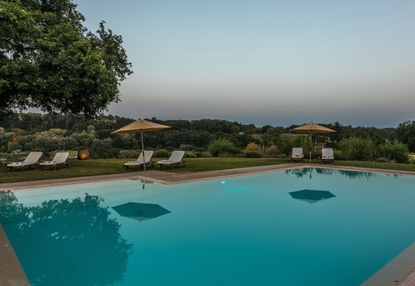 The pool in an evening setting - Casale Piattini