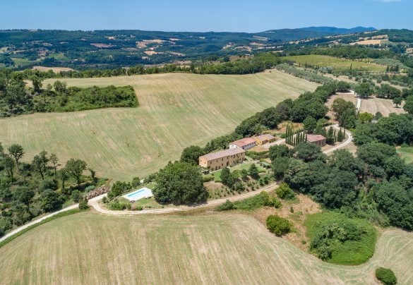 The entire property seen from above - Casale Piattini
