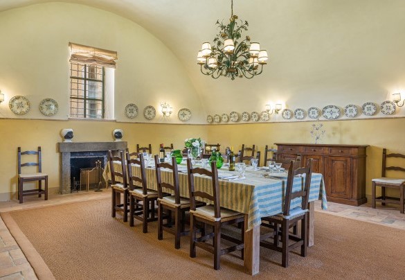 The spacious dining room on the ground floor - Casale Piattini
