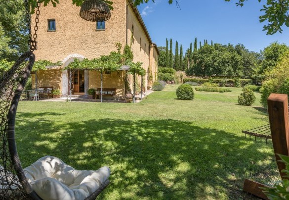 The lawn makes up the large park - Casale Piattini