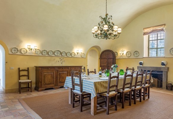 The spacious dining room on the ground floor - Casale Piattini