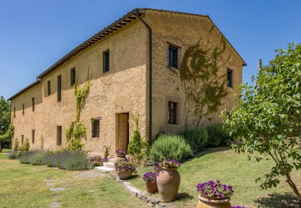 The villa is characterized by stone walls - Casale Piattini