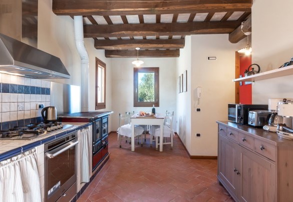 L'attrezzatissima cucina dallo stile ricercato - Casale Principessa