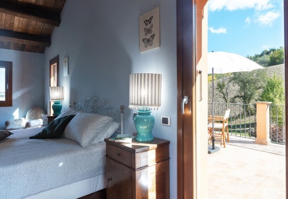 La camera da letto matrimoniale è collegata al grande terrazzo - Casale Principessa