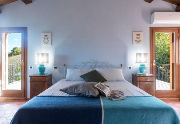 La camera da letto matrimoniale è collegata al grande terrazzo - Casale Principessa