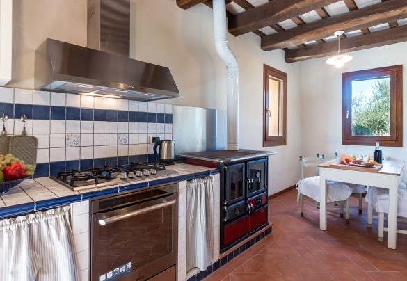 L'attrezzatissima cucina dallo stile ricercato - Casale Principessa