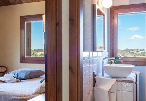 Il bagno al piano superiore con vasca - Casale Principessa