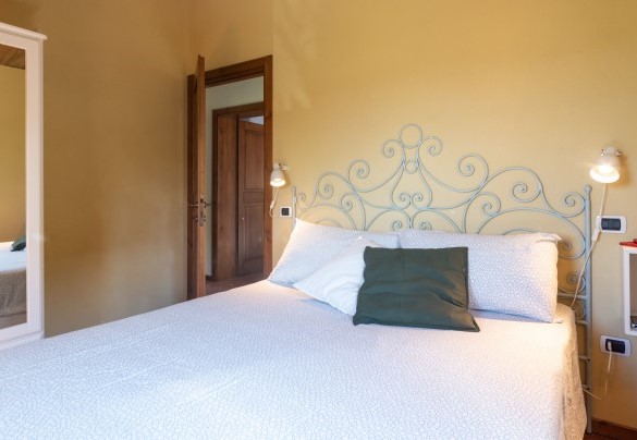 La graziosa camera da letto matrimoniale fa angolo - Casale Principessa