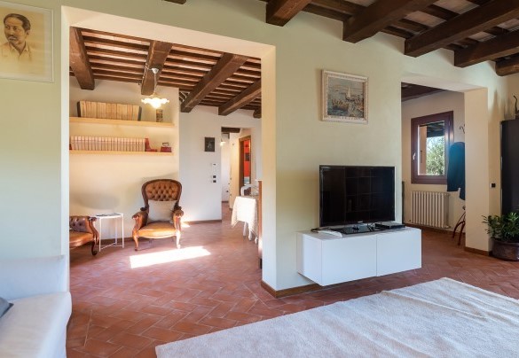 Il moderno salotto con Tv - Casale Principessa