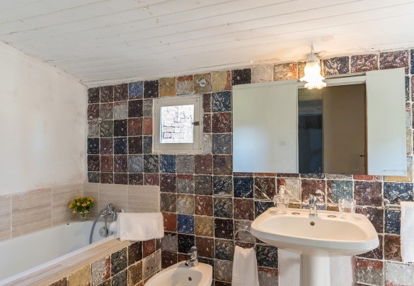 Bagno con vasca- Casale Rasa	