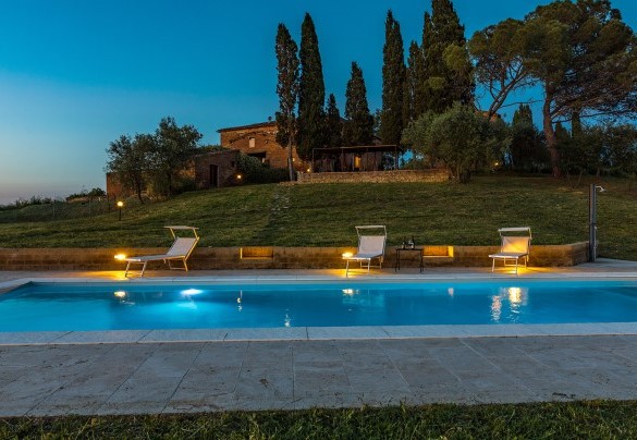 Vista panoramica della villa al tramonto - Casale Rasa	