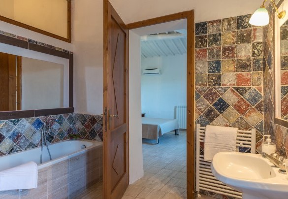 Bagno con vasca- Casale Rasa	