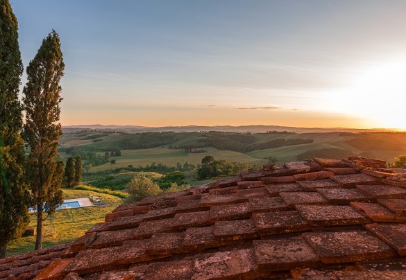 Vista panoramica della villa sulle colline - Casale Rasa	