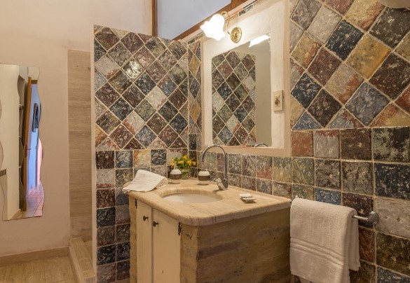 Bagno con doccia al primo piano- Casale Rasa	