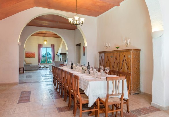 Sala da pranzo e sala relax al piano terra - Casale Rasa	