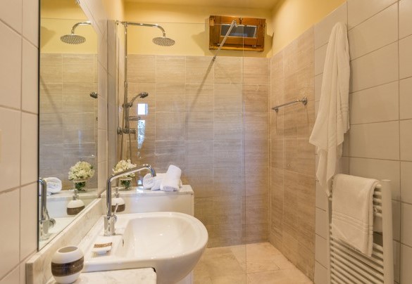 Bagno con doccia - Casale Rasa	