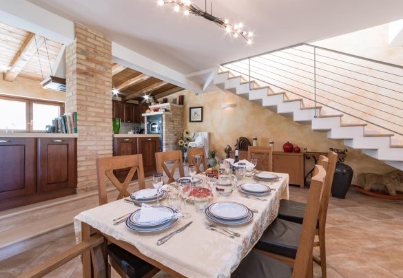 Cosy internal dining room - Casale Rosy 6+2