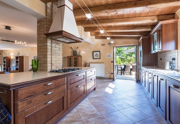Spacious well equipped kitchen - Casale Rosy 6+2