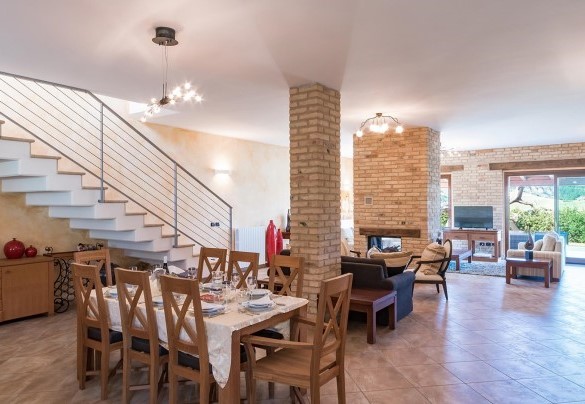 Cosy internal dining room - Casale Rosy 6+2