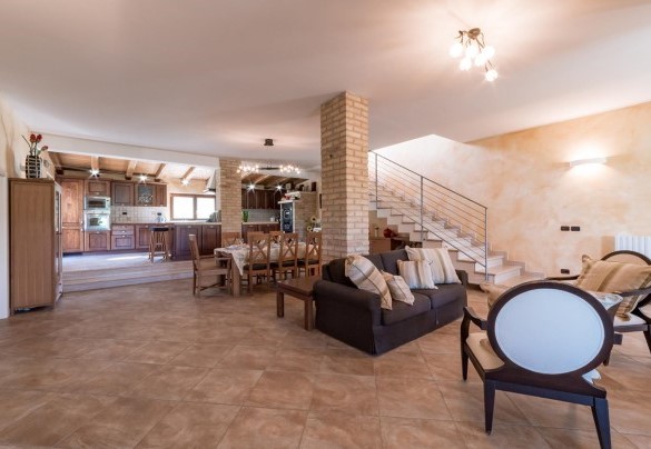 Elegant open space living room with staircase detail to access the first floor - Casale Rosy 6+2
