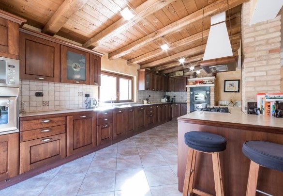 Spacious well equipped kitchen - Casale Rosy 6+2