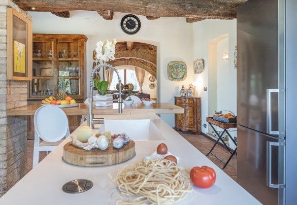 Detail of the equipped kitchen - Casale Santa Lucia  