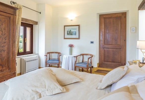 Double bedroom n.4 on the first floor with bathroom en-suite - Casale Santa Lucia 
