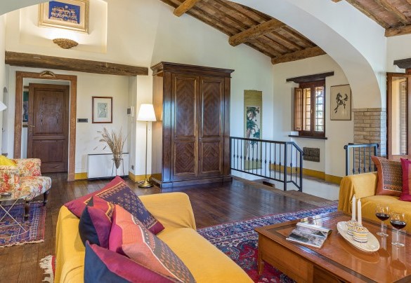 The living room on the first floor can be reached both via an internal staircase and an external staircase - Casale Santa Lucia