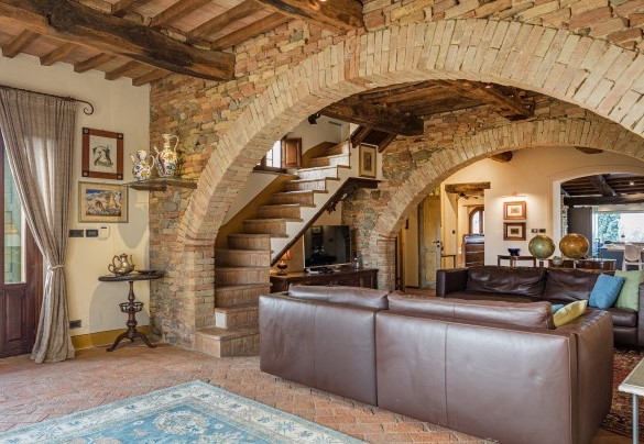  The main entrance and stairs to first floor - Casale Santa Lucia
