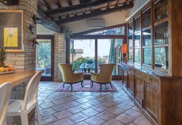 The kitchen with direct access to the pergola for outdoor dining - Casale Santa Lucia