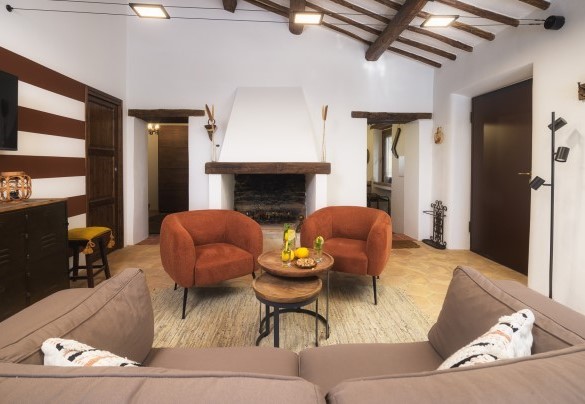 The sitting room on the first floor next to the kitchen - Casale Tavernelle
