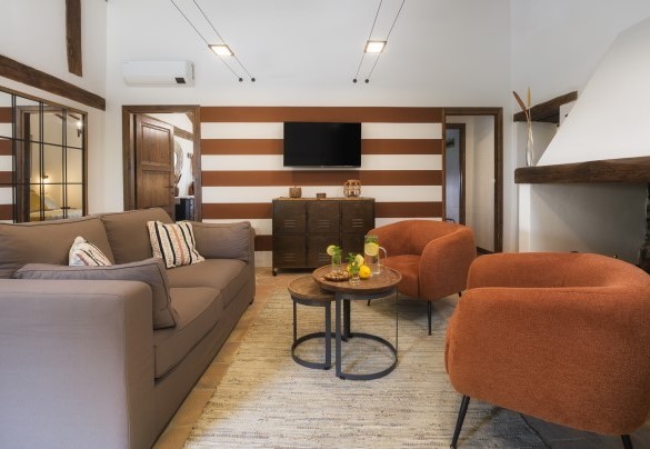 The entrance on the first floor opens onto the living room - Casale Tavernelle