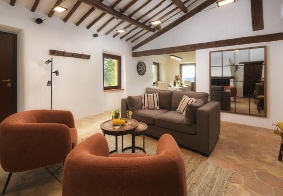 living room on the first floor in open with the dining area - Casale Tavernelle
