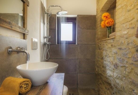 Bathroom with shower n.3 on the ground floor, with independent entrance - Casale Tavernelle