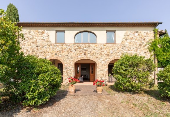 The front view of the farmhouse in natural stone- Casale Teatro