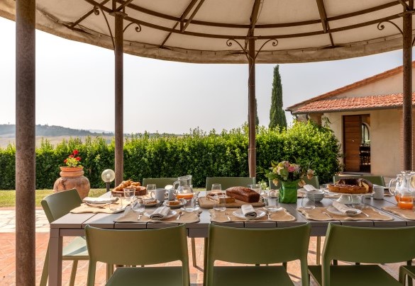 The gazebo equipped in the solarium area- Casale Teatro